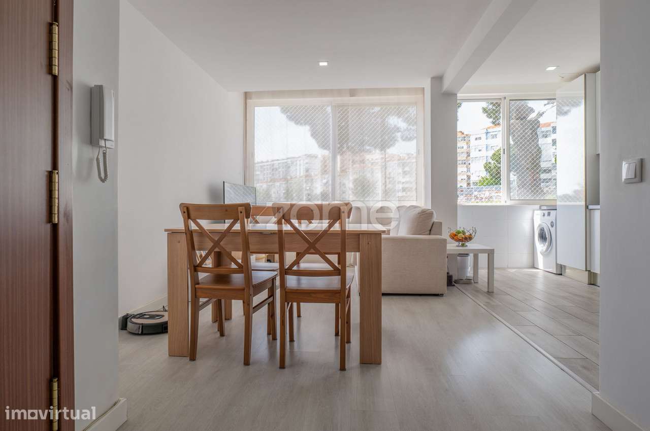 Apartamento T2 à venda em Queluz-0