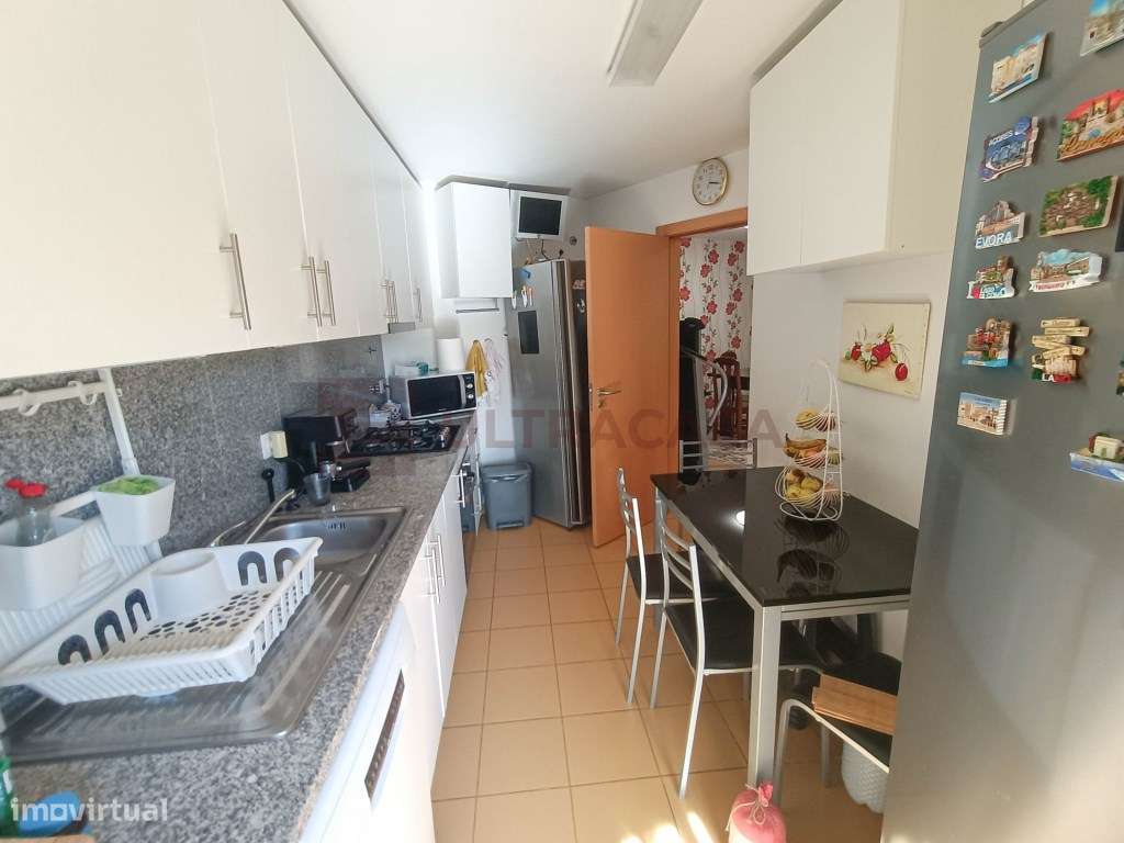 Vende-se Excelente T3 na Pontinha com 2 Lugares de Parqueamento-11