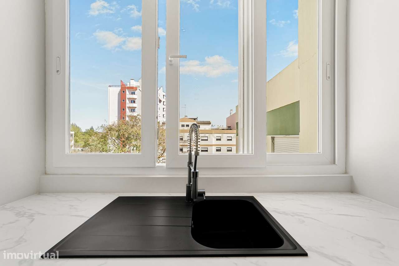 Espaçoso Apartamento T3 Totalmente Renovado em prédio com elevador no-10