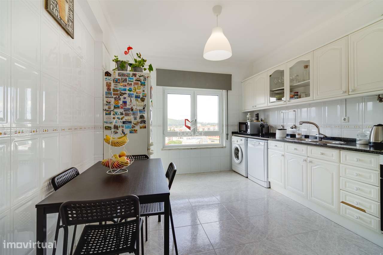 T2 com Vista Deslumbrante no Coração de Setúbal – 7º Andar com Elevado-10