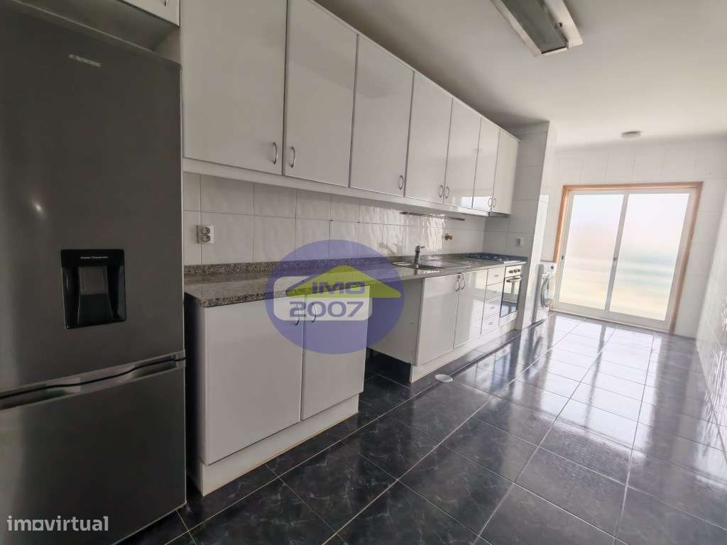 Apartamento T2 com terraço em Canelas-10