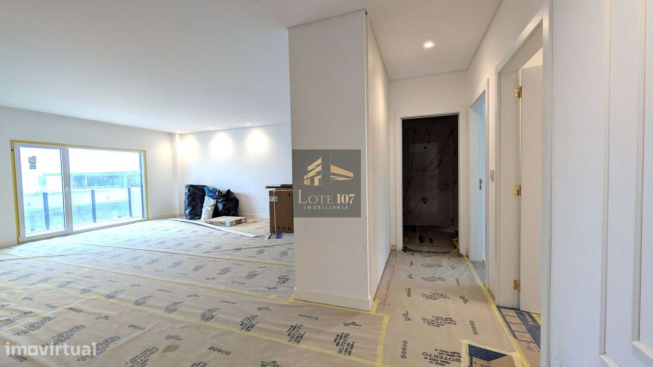 Apartamento T2 Novo em Val Flores-10