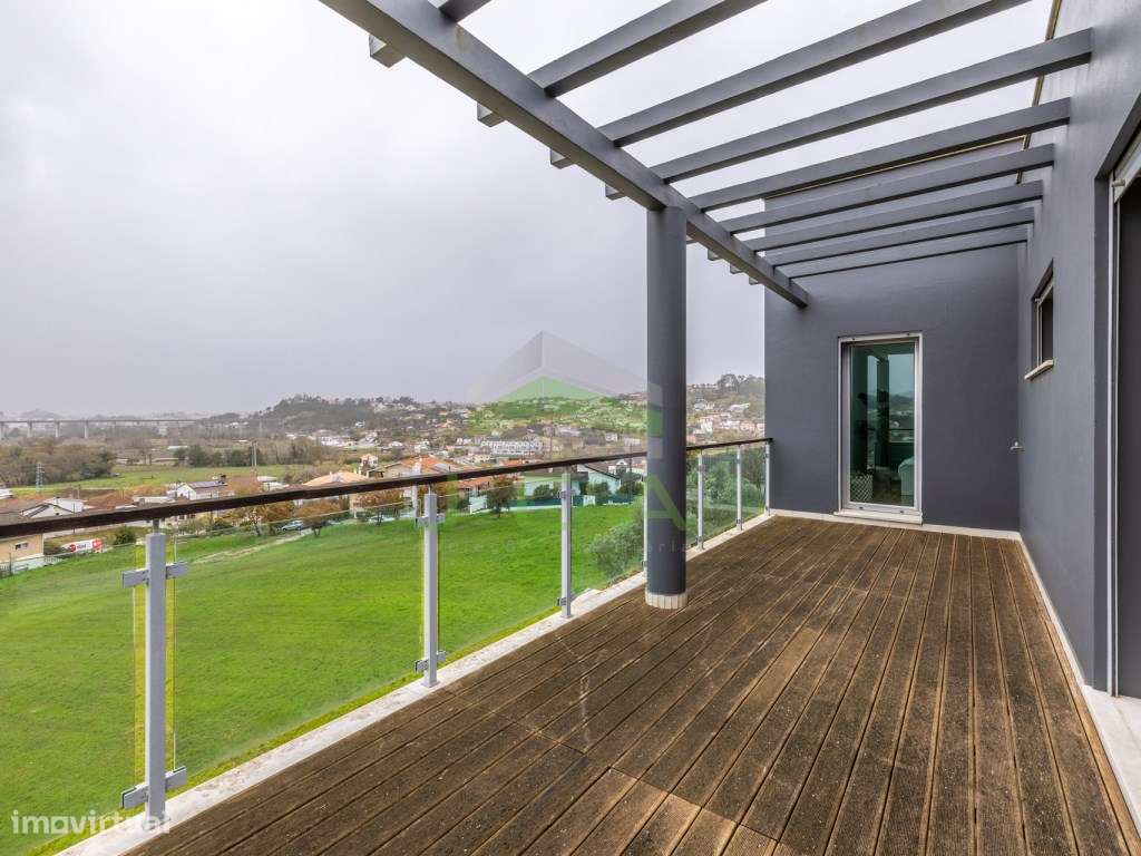 Moradia V4 isolada a 3min de Leiria-44