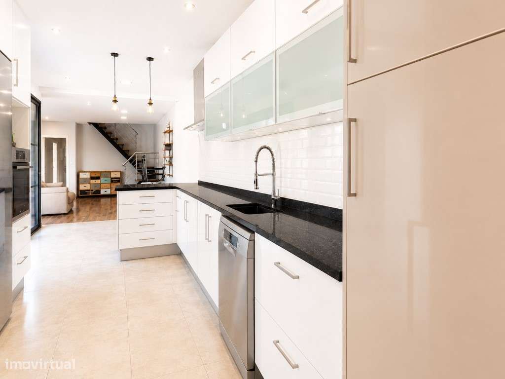 Moradia T3 +1 Renovada Pronta a Habitar Espaço, Conforto e excelent...-3