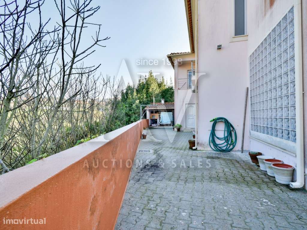 Moradia Independente V3+1 de R/C e Cave-35