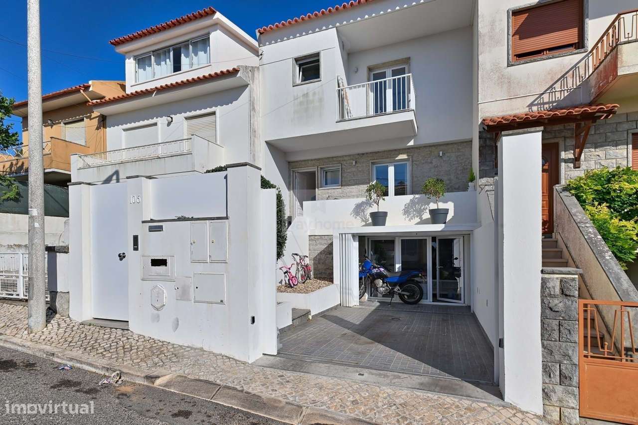 Moradia T3+1 | Sotão e Cave | Remodelada | Pátio Exterior | Amoreira |-0