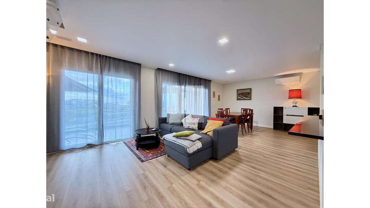 Espaçoso T4+1 Duplex c/ Vista Mar-8