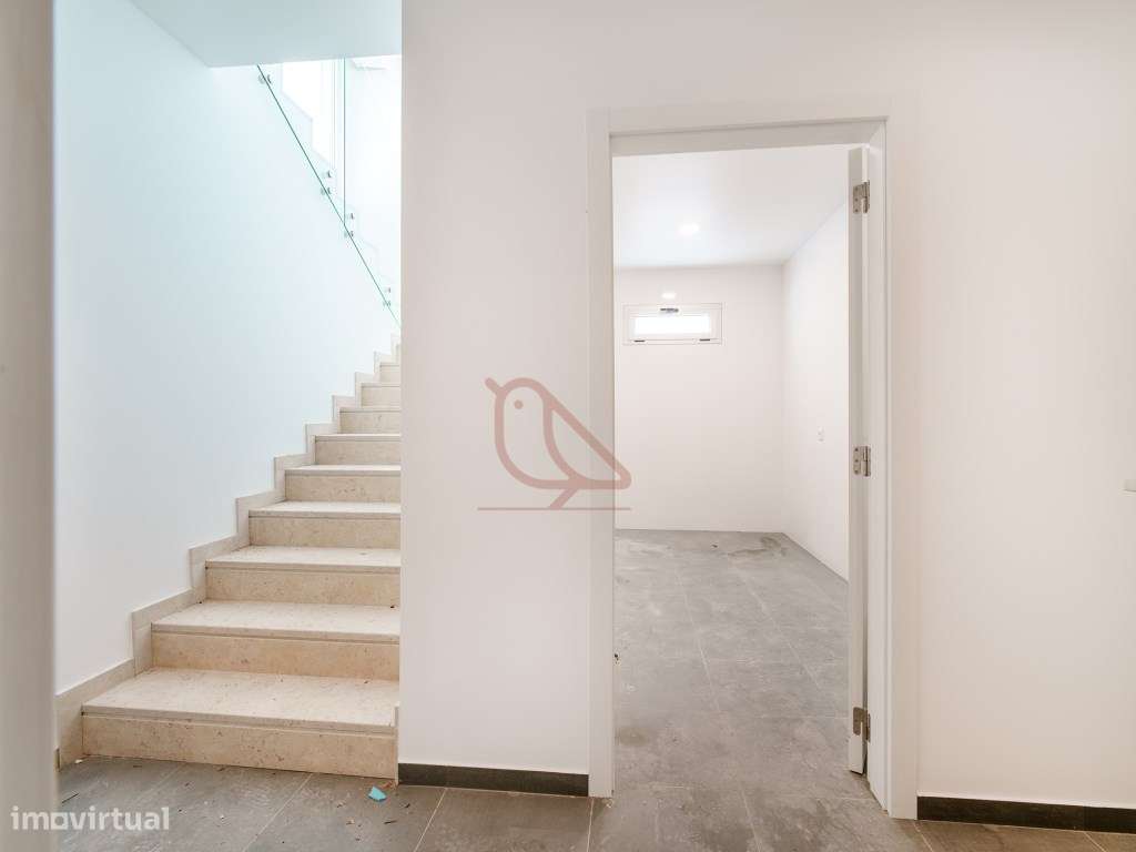 Moradia Isolada T4 Contemporânea com Jardim e Acabamentos Premium -...-41