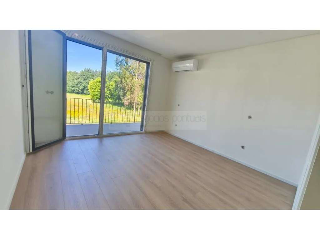 Moradia Geminada T4, com 2 suites-9