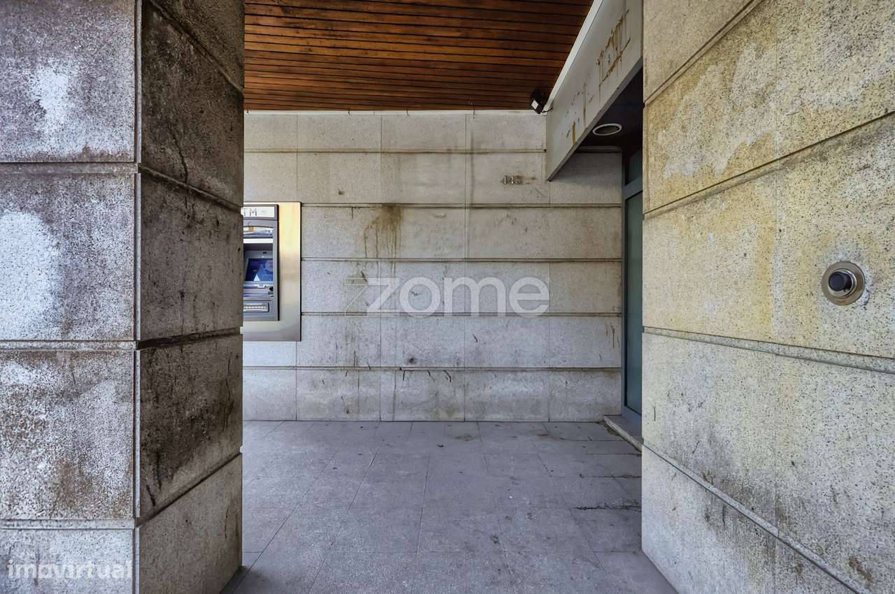 Vende-se loja 338m2 na rua Dr. Joaquim Manuel Costa em Valbom Gondomar - Grande imagem: 5/34