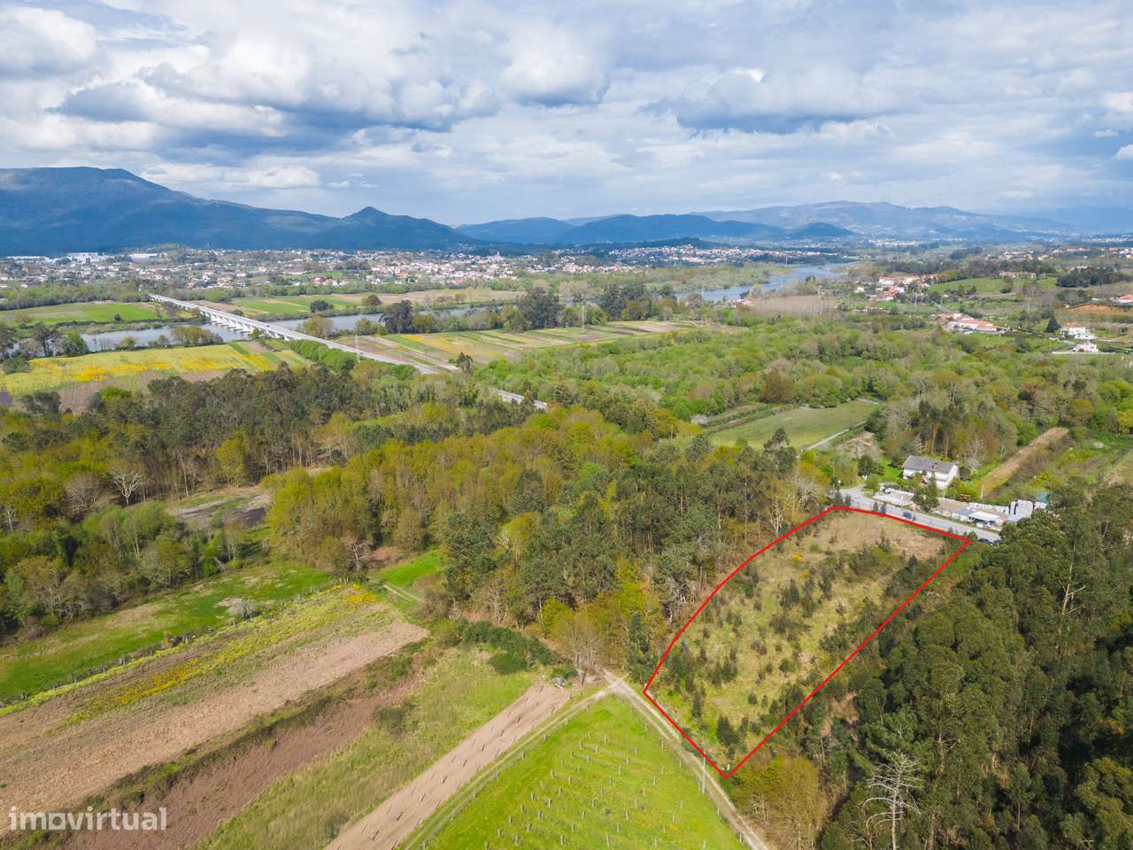 Terreno Rústico com 5000m2 em Geraz do Lima - Grande imagem: 2/18