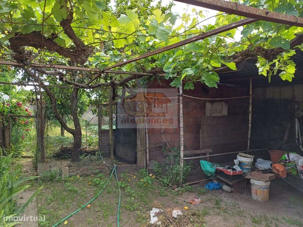 Moradia antiga para renovar - centro-11