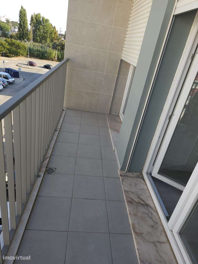 Apartamento T3 com varanda, ar condicionado e elevador-6