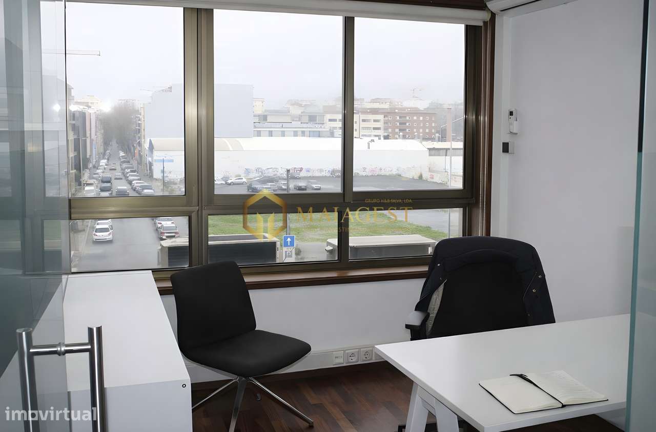 Escritório Moderno Próximo do Metro e Parque da Cidade - Grande imagem: 4/16