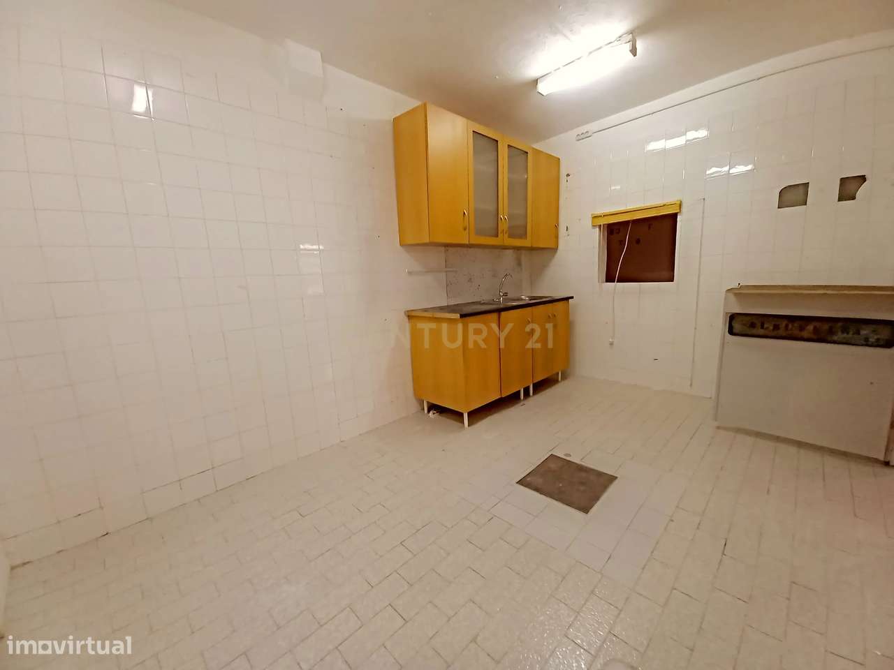 Reservado - Armazém em Albufeira com 272m2 - Grande imagem: 5/15