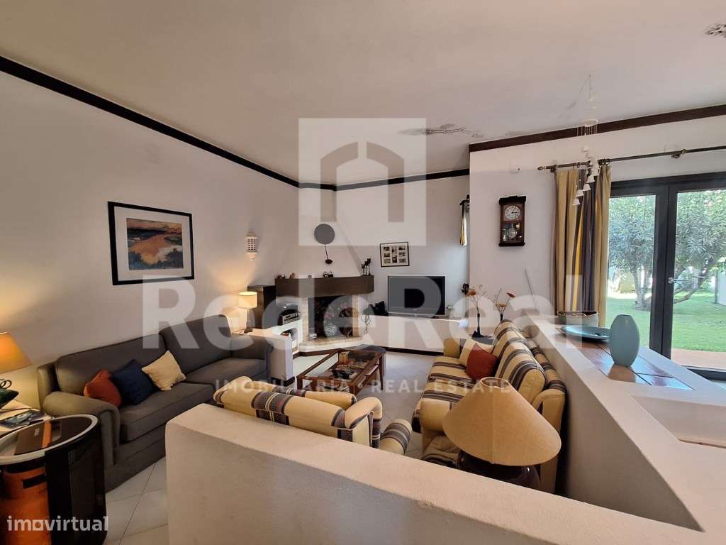 Moradia T3 + 1 com Piscina Privada e Boas Áreas no Coração de Albuf...-9