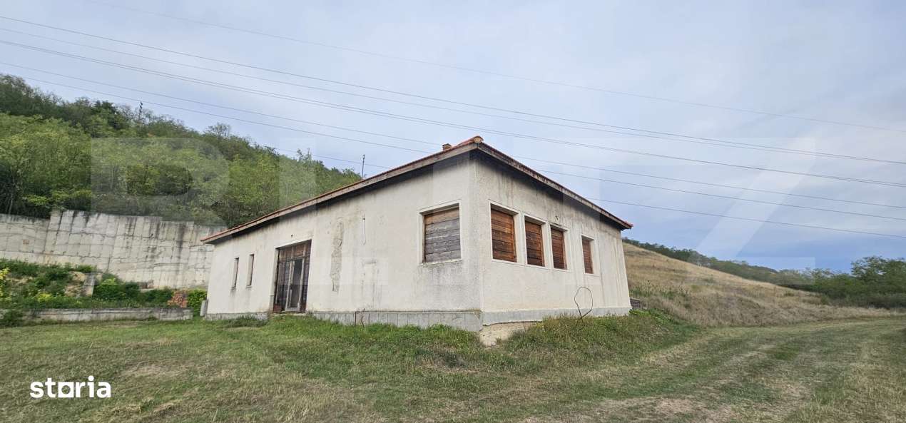Vila la rosu, 240 mp, teren 93.000 mp - Șoimus - Imagine principală: 2/4