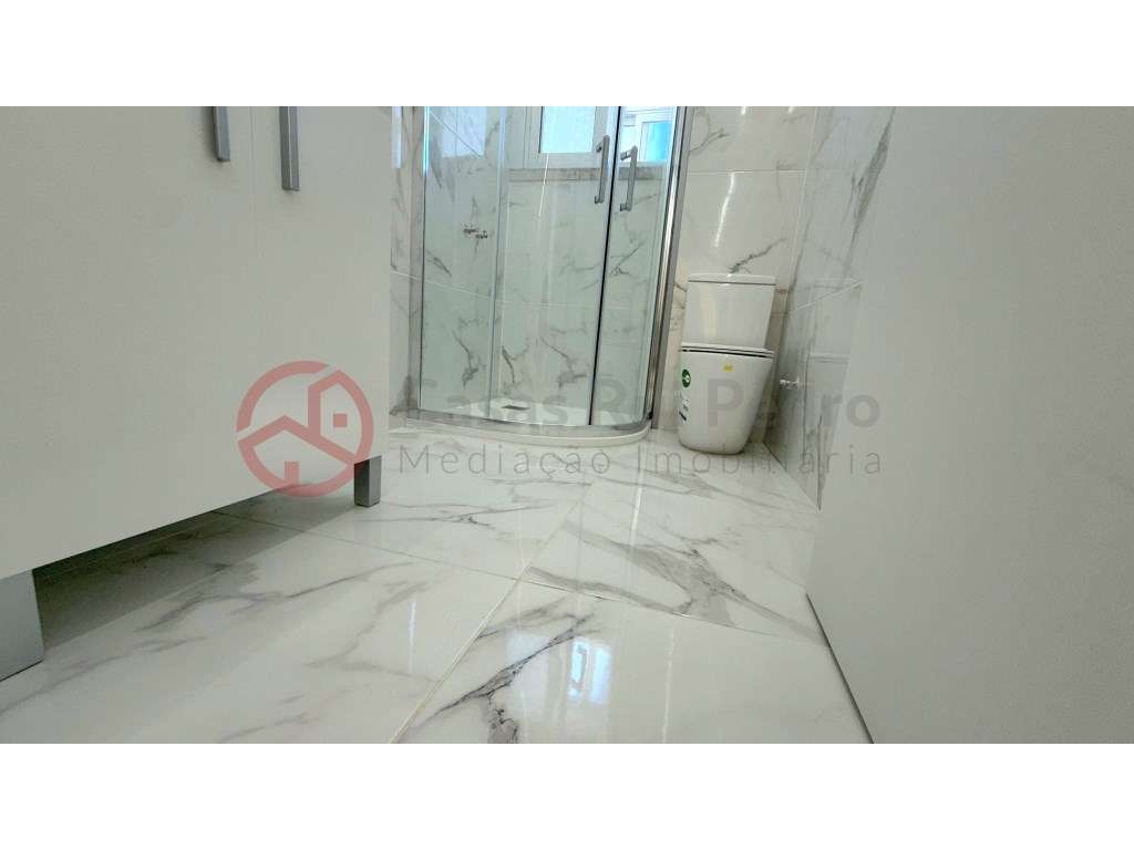 Apartamento T2 remodelado em Foros de Amora-25
