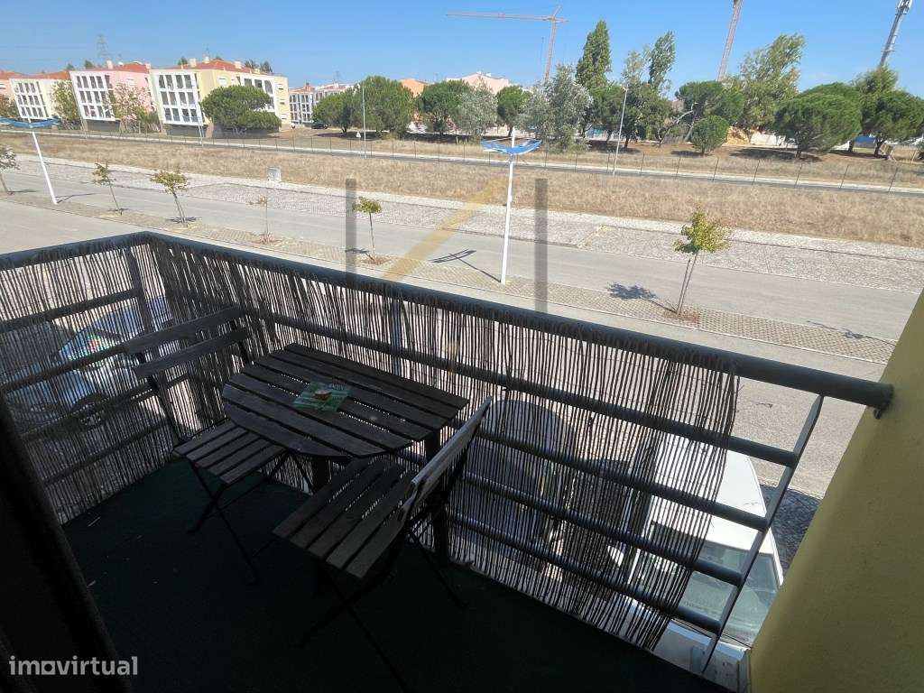 Apartamento T0, Mobilado e Equipado, Urb. Palmela VIllage situado n...-0