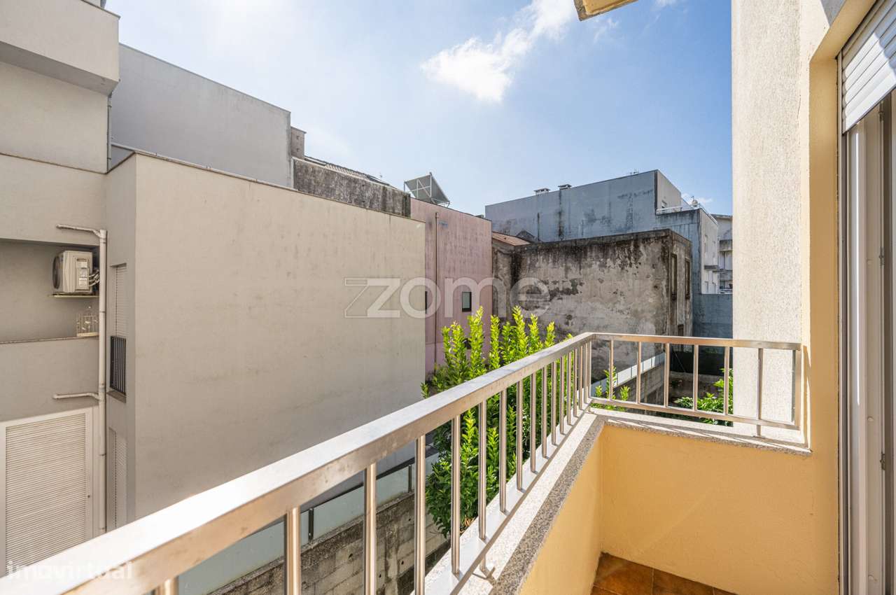 Apartamento T2 totalmente remodelado em São Lázaro - Braga-9