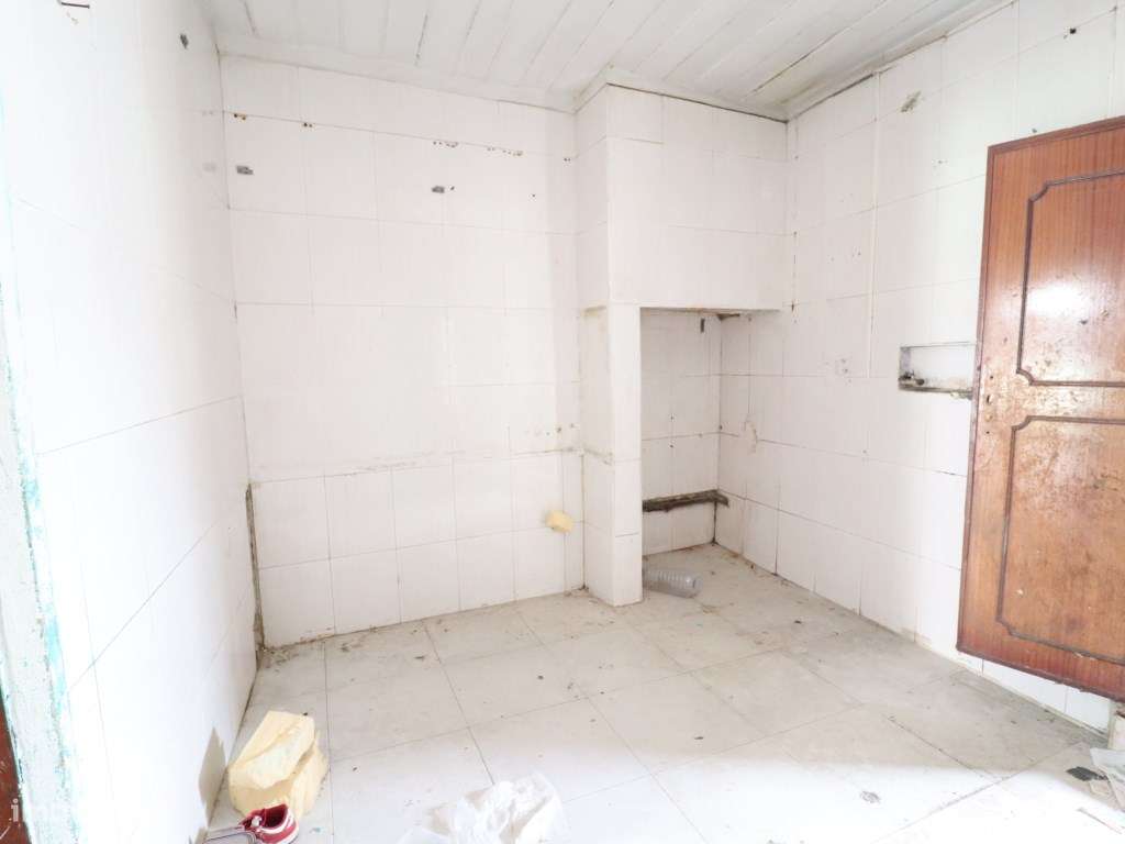 Duas moradias geminadas à venda na rua Miguel Bombarda, Barreiro-7