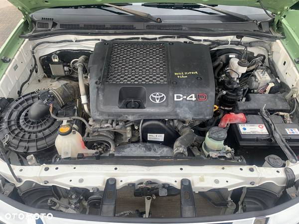 Toyota Hilux 2.5 D-4D DLX - 32
