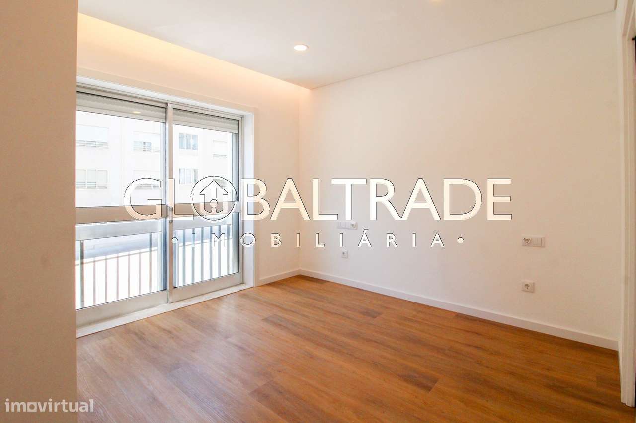 Apartamento T2 Renovado em Leça do Balio-17
