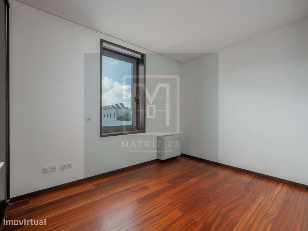 MORADIA T4+1 | 2 TERRAÇOS | LOGRADOURO | GARAGEM | PORTO-45