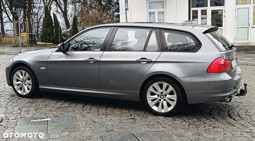 BMW Seria 3 320d Touring xDrive - 5