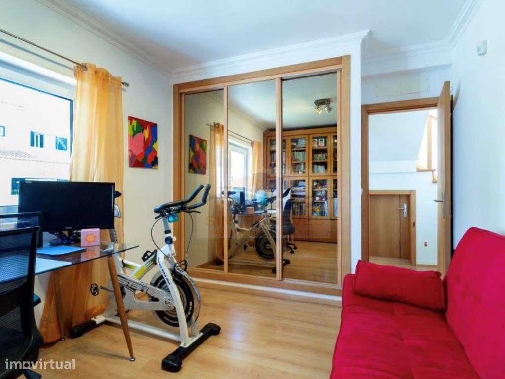 Moradia V4 Isolada de Gaveto com Jardim e Garagem - Charneca da Cap... - Grande imagem: 5/12