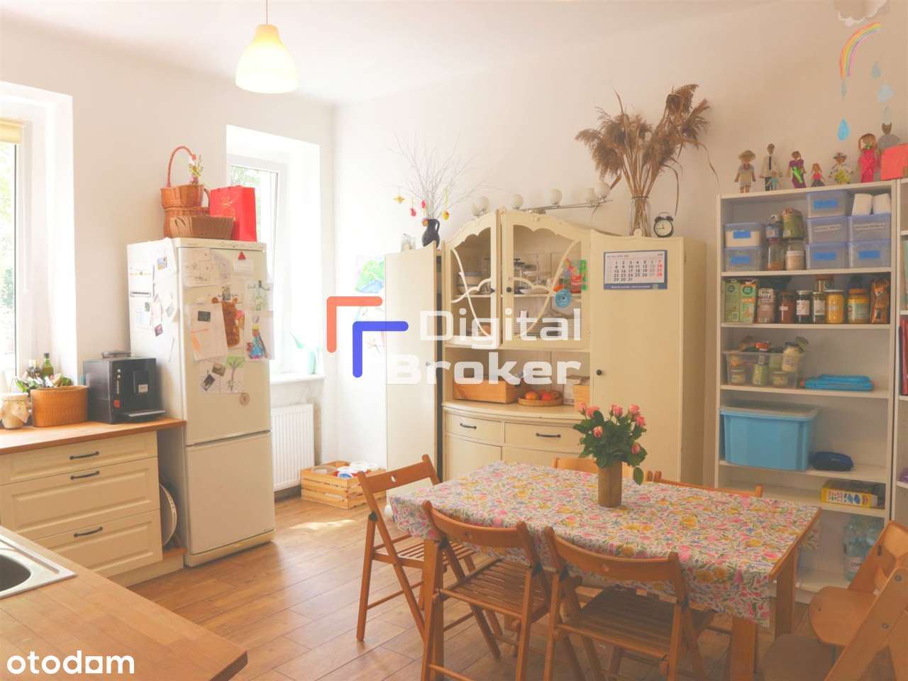 ✩ Klimatyczne 4 pokoje w kamienicy w centrum ✩