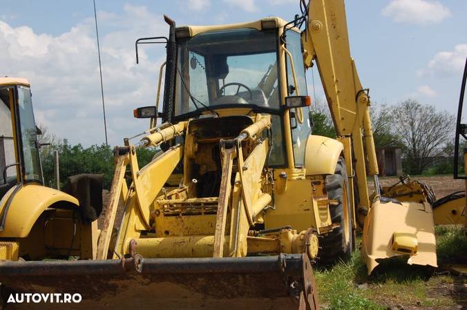 Dezmembrez KOMATSU WB93 R2 din 2002 - 2