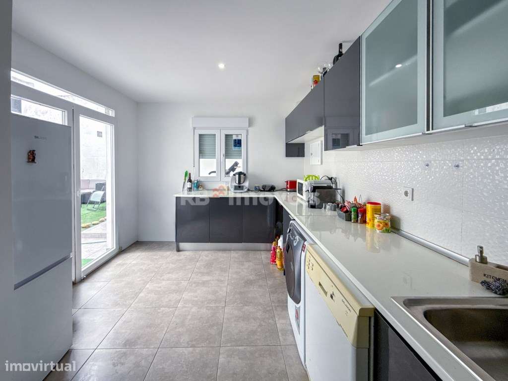 Moradia T2+1remodelada com terraço/ Chainça- Abrantes - Grande imagem: 2/25