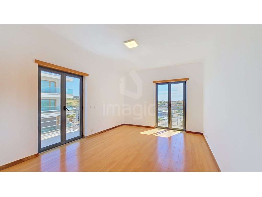 Apartamento T3 + sótão, usado, em Mafra.-22