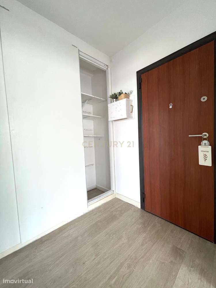 Apartamento T3 Remodelado com Excelentes Áreas, Varanda e Arrecadação - Grande imagem: 4/40