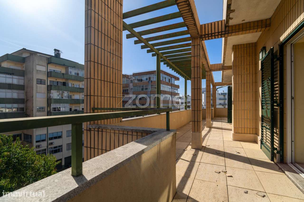 Apartamento T5 Praça de Goa + Terraço com Vista 360º + 2 Garagens - Grande imagem: 3/35