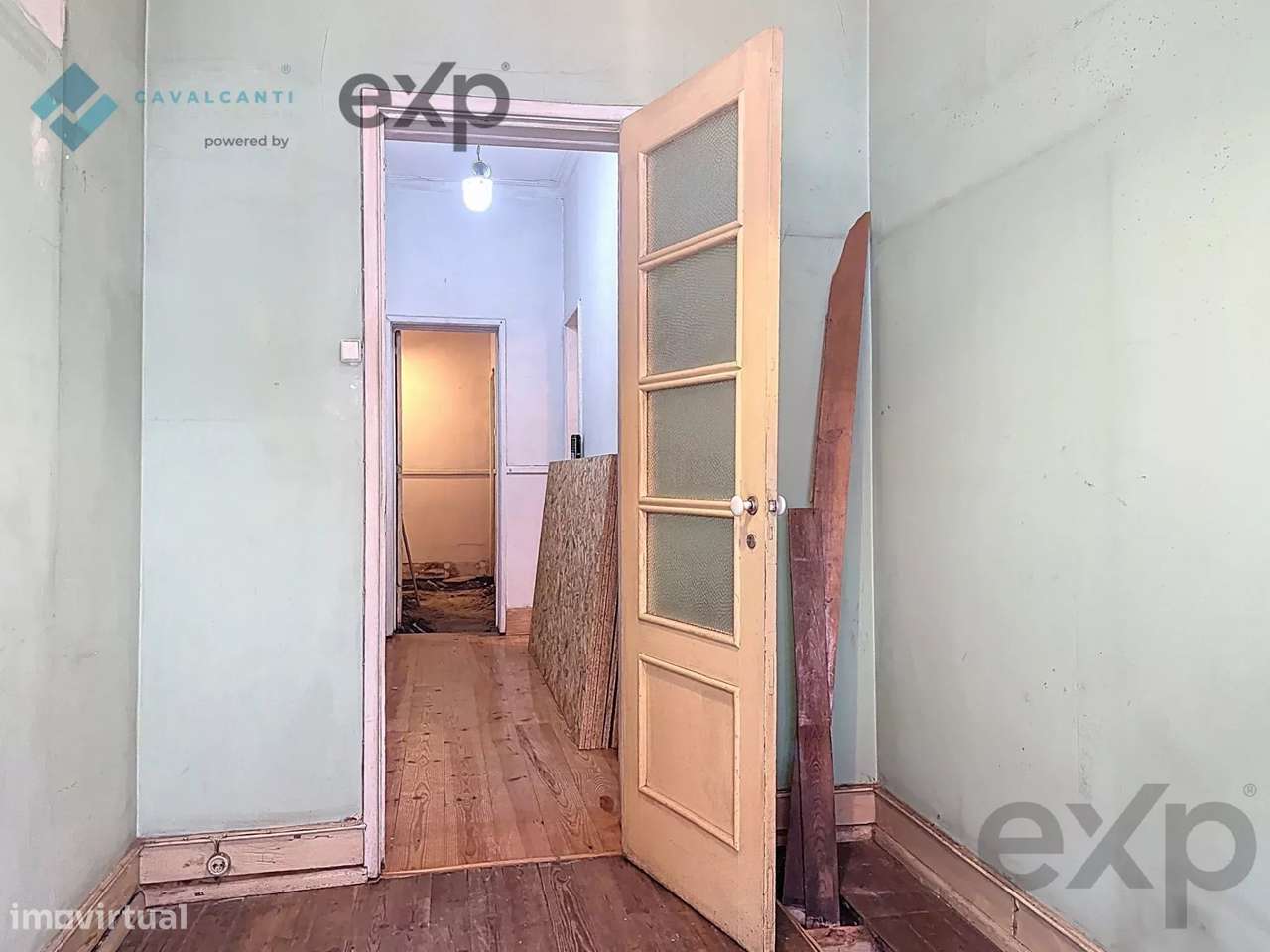 T3 com charme e logradouro Para Remodelar – Lisboa-5