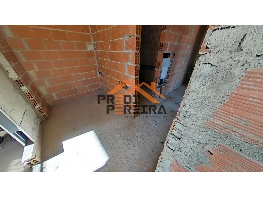 *NOVA CONSTRUÇÃO*
T3 situado em condomínio fechado, com varanda de...-37