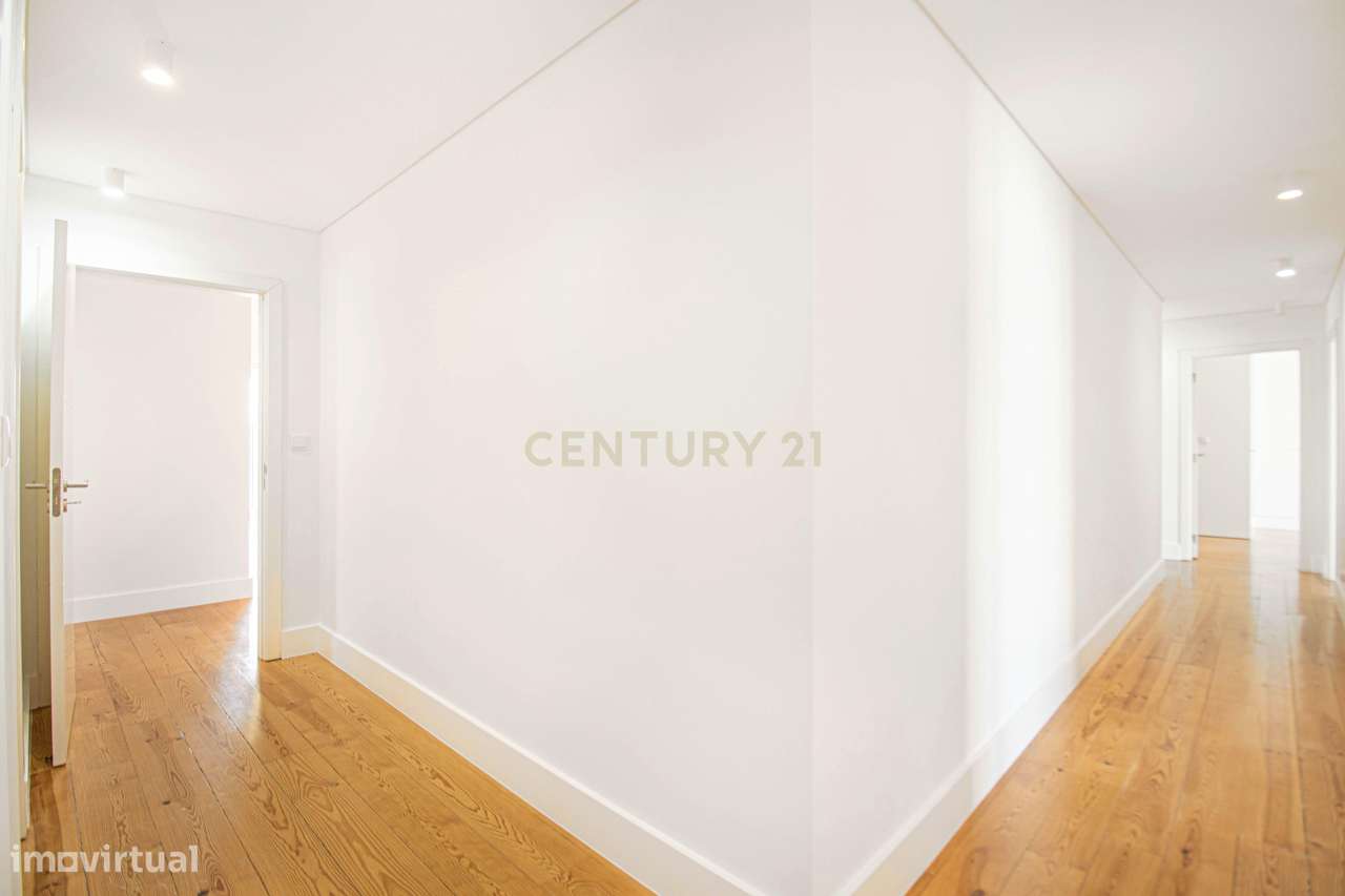 Apartamento T4 +1 com 272 m2 Vista Panorâmica em Lisboa e 3 Lugares de-13