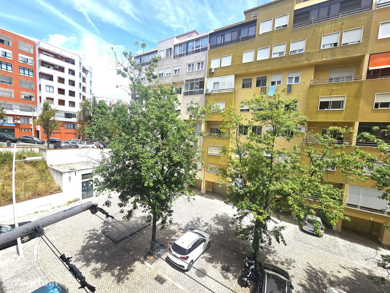 Apartamento T1 na Ramalha em Almada com Varandas e Elevador-24