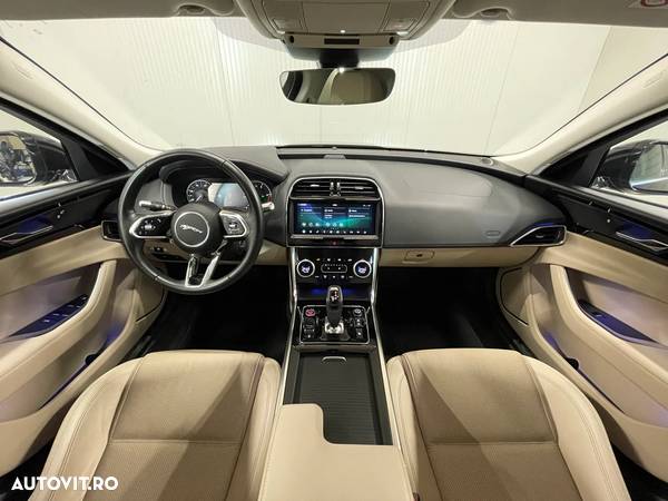 Jaguar XE 2.0 AWD Prestige - 7