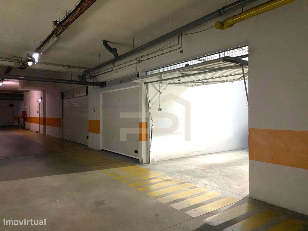 Loja de Rua com Garagem-9