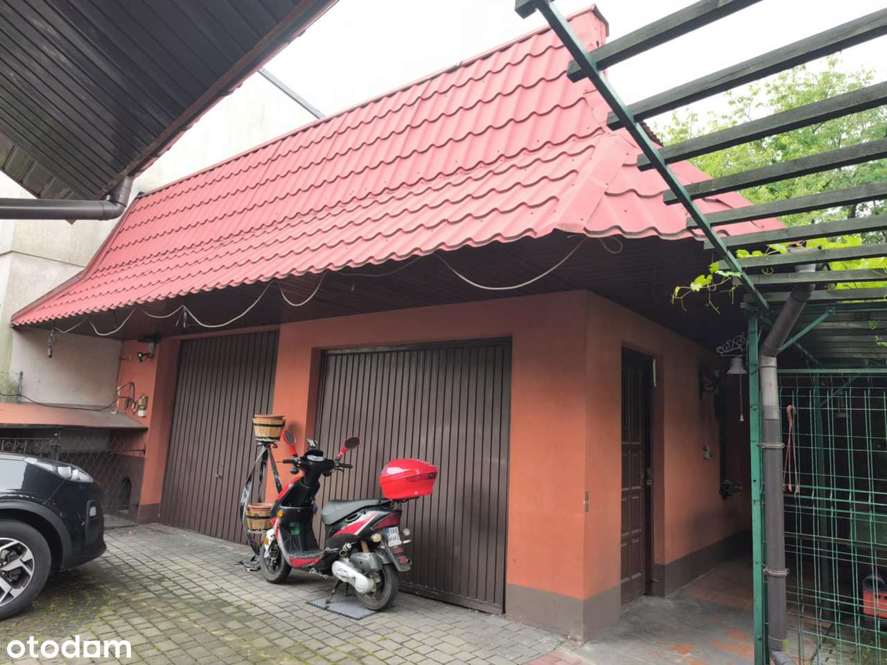 Solidnie zbudowany dom w dobrej lokalizacji.-2