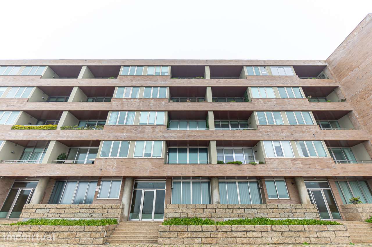 T2 no Último Piso | Condomínio Privado com Piscina | Vista Mar-29