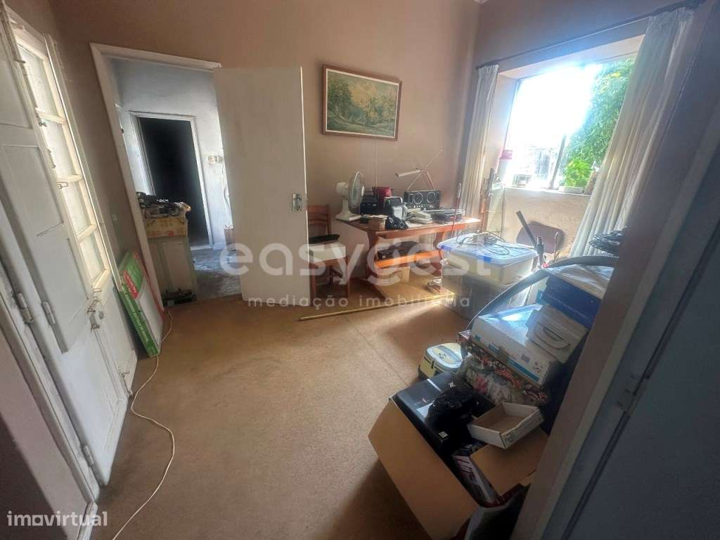 Casa térrea com quintal, arrecadações e terreno - Grande imagem: 4/21