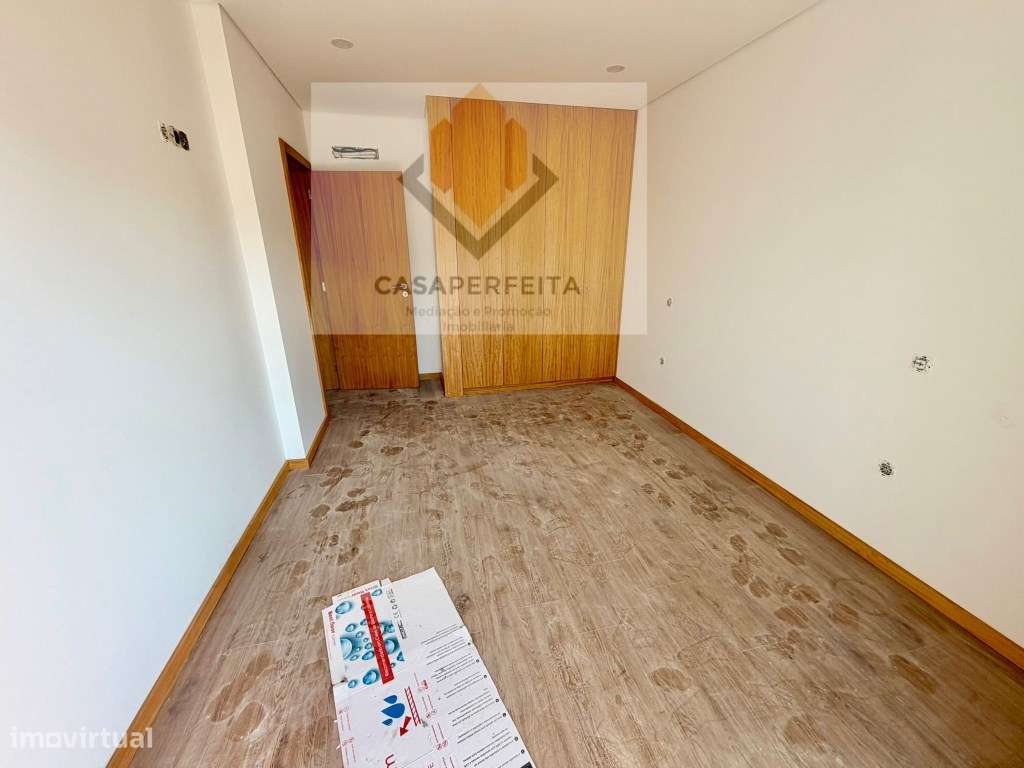 Apartamento T3 NOVO de 2 Frentes com 156m2, Varanda e Lugar de Gara...-16