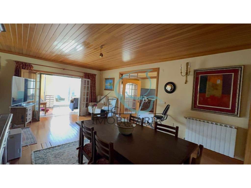 Moradia T4 em Azeitão - Excelente Oportunidade-14