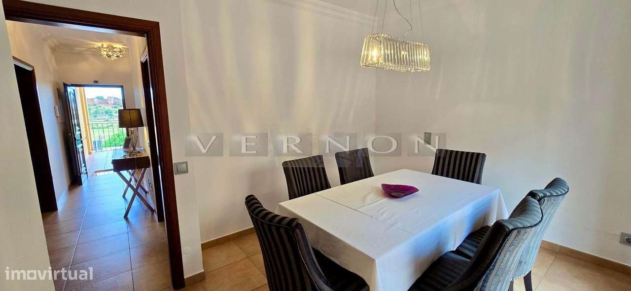 Moradia em Banda Duplex T2+2 com Piscina Privada e Garagem Dupla | Si-4