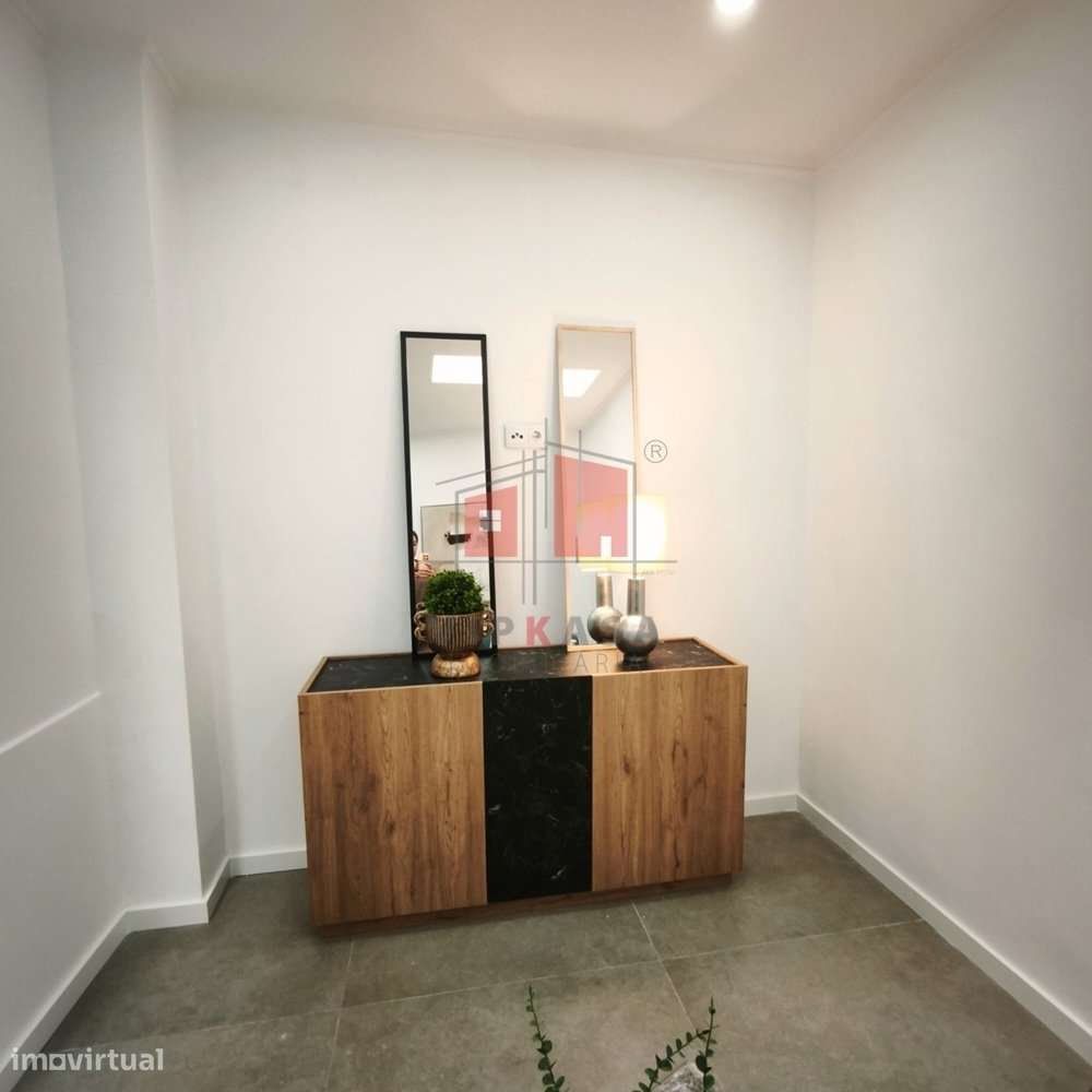 Apartamento T3 Remodelado em Benfica-7