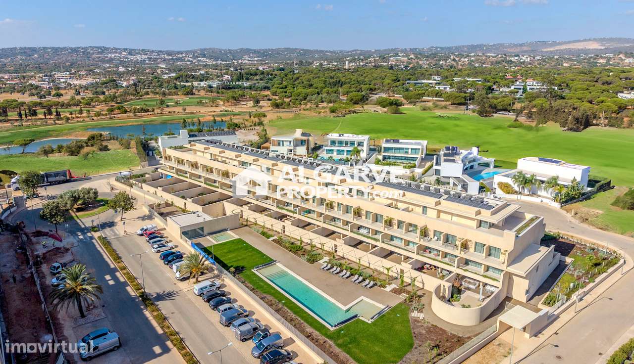 Sofisticação Moderna no Coração de Vilamoura: Apartamento Premium T2 n-26